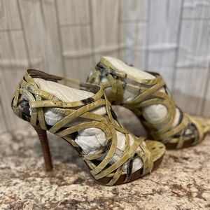 Calvin Klein Dylan platform sandals NWNT